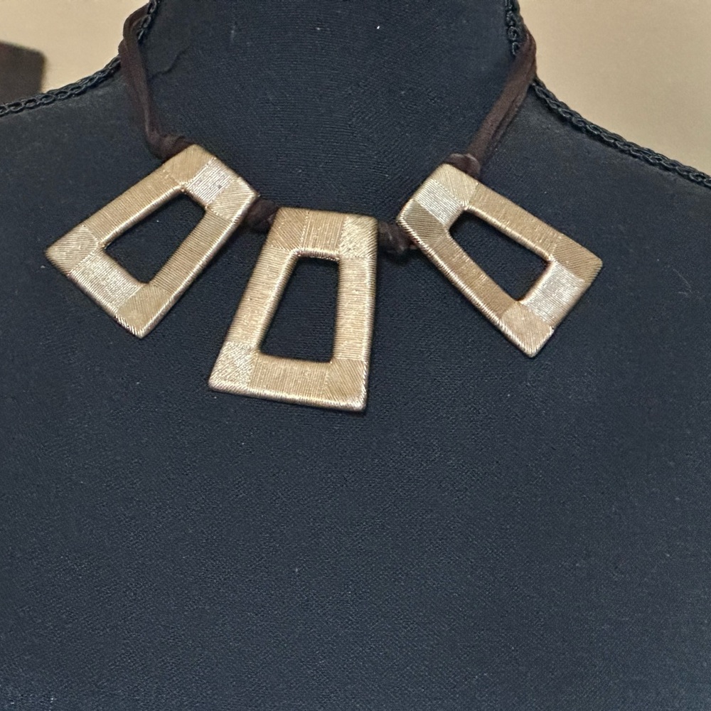 Elegant Gold Geometric Necklace